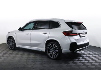 Подержанный автомобиль BMW X1 2025 года (7 фото)