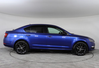 Подержанный автомобиль Skoda Octavia Liftback 2019 года (4 фото)