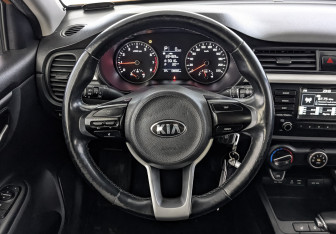 Подержанный автомобиль Kia Rio Hatchback 2018 года (22 фото)