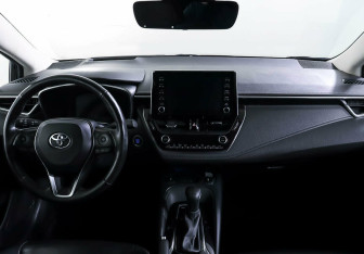 Подержанный автомобиль Toyota Corolla Sedan 2019 года (8 фото)