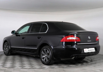 Подержанный автомобиль Skoda Superb Liftback 2013 года (6 фото)
