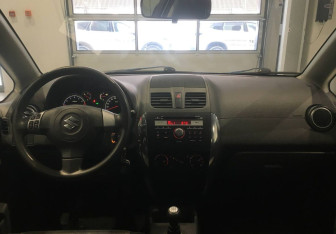Подержанный автомобиль Suzuki SX4 Hatchback 2014 года (11 фото)