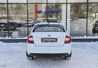 Подержанный автомобиль Skoda Rapid Liftback 2018 года (7 фото)