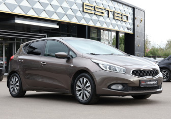 Подержанный автомобиль Kia Ceed Hatchback 2013 года (3 фото)