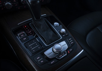 Подержанный автомобиль Audi A6 Sedan 2015 года (17 фото)