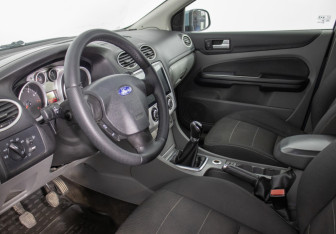 Подержанный автомобиль Ford Focus Hatchback 2009 года (10 фото)