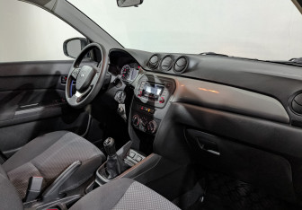 Подержанный автомобиль Suzuki Vitara 2016 года (13 фото)