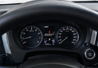 Подержанный автомобиль Mitsubishi Outlander 2018 года (12 фото)