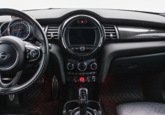 Подержанный автомобиль MINI Hatch 2019 года (14 фото)