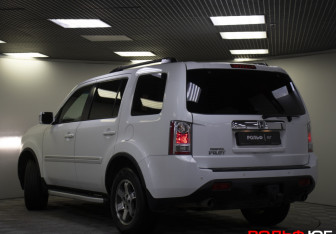 Подержанный автомобиль Honda Pilot 2012 года (21 фото)