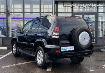 Подержанный автомобиль Toyota Land Cruiser Prado 2004 года (7 фото)