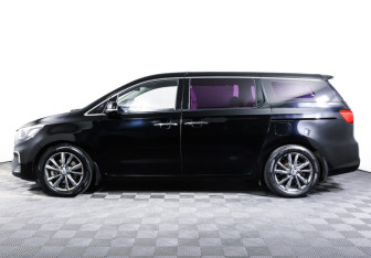 Подержанный автомобиль Kia Carnival 2018 года (8 фото)