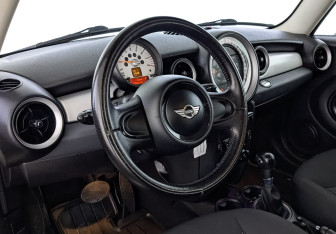 Подержанный автомобиль MINI Clubman Hatchback 2012 года (15 фото)