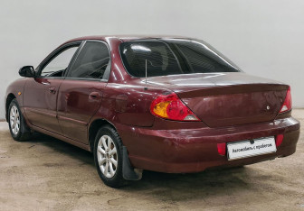 Подержанный автомобиль Kia Spectra Sedan 2007 года (7 фото)