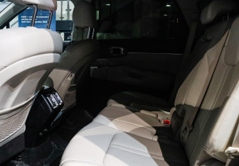 Подержанный автомобиль Kia Sorento 2023 года (8 фото)