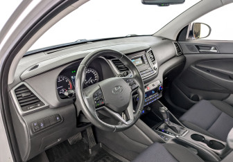 Подержанный автомобиль Hyundai Tucson 2016 года (16 фото)