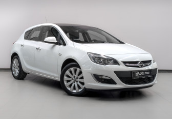 Подержанный автомобиль Opel Astra Hatchback 2012 года (3 фото)