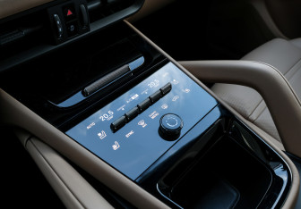 Подержанный автомобиль Porsche Cayenne 2025 года (27 фото)