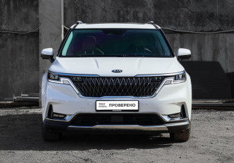 Подержанный автомобиль Kia Carnival 2021 года (2 фото)