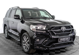 Подержанный автомобиль Toyota Land Cruiser Suv 2017 года (3 фото)