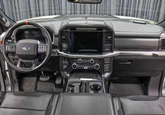 Подержанный автомобиль Ford F-150 2022 года (16 фото)