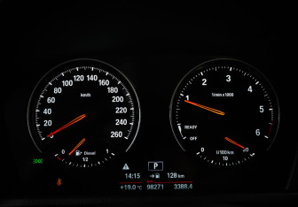 Подержанный автомобиль BMW X1 2020 года (16 фото)