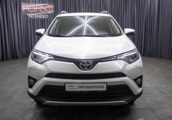 Подержанный автомобиль Toyota RAV4 2018 года (2 фото)