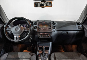 Подержанный автомобиль Volkswagen Tiguan 2012 года (14 фото)