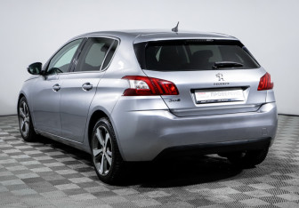 Подержанный автомобиль Peugeot 308 Hatchback 2014 года (7 фото)