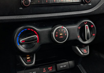 Подержанный автомобиль Kia Rio Hatchback 2020 года (19 фото)