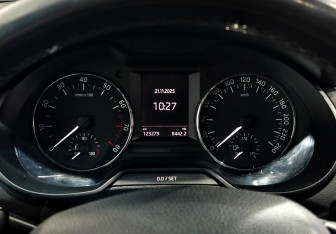 Подержанный автомобиль Skoda Octavia Liftback 2013 года (15 фото)