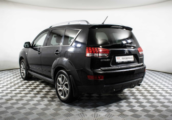 Подержанный автомобиль Citroen C-Crosser 2011 года (7 фото)