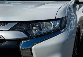 Подержанный автомобиль Mitsubishi Outlander 2018 года (18 фото)
