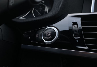 Подержанный автомобиль BMW X3 2014 года (18 фото)