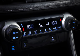 Подержанный автомобиль Toyota RAV4 2022 года (20 фото)