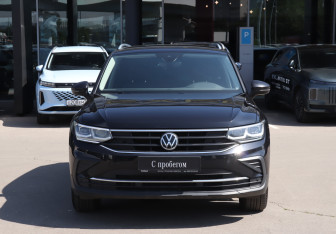 Подержанный автомобиль Volkswagen Tiguan 2021 года (2 фото)