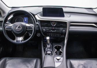 Подержанный автомобиль Lexus RX 2019 года (13 фото)