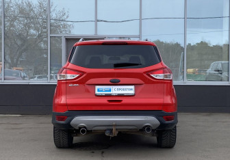 Подержанный автомобиль Ford Kuga 2014 года (6 фото)