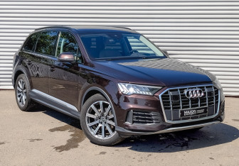 Подержанный автомобиль Audi Q7 2021 года (3 фото)