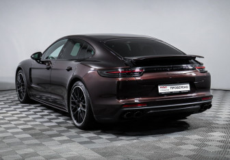 Подержанный автомобиль Porsche Panamera Wagon 2019 года (7 фото)