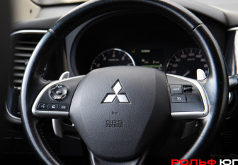 Подержанный автомобиль Mitsubishi Outlander 2014 года (12 фото)