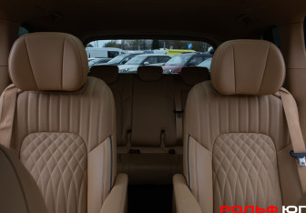 Подержанный автомобиль Voyah Dream 2023 года (9 фото)