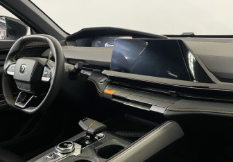 Подержанный автомобиль Changan UNI-V 2024 года (9 фото)