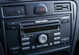 Подержанный автомобиль Ford Fusion 2006 года (14 фото)