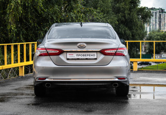Подержанный автомобиль Toyota Camry Sedan 2023 года (5 фото)