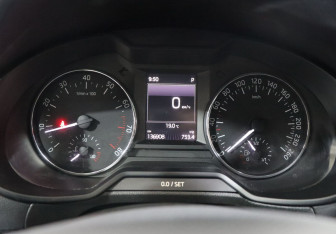 Подержанный автомобиль Skoda Octavia Liftback 2016 года (17 фото)