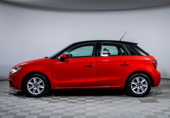 Подержанный автомобиль Audi A1 2012 года (8 фото)