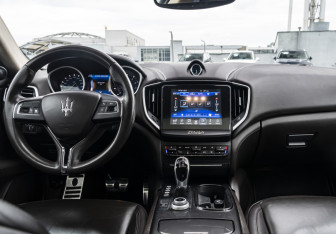 Подержанный автомобиль Maserati Ghibli Sedan 2016 года (12 фото)
