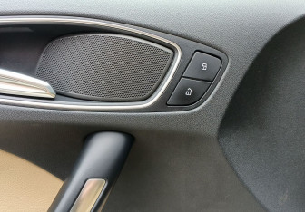 Подержанный автомобиль Audi A1 2010 года (19 фото)