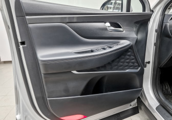 Подержанный автомобиль Hyundai Santa Fe 2021 года (19 фото)